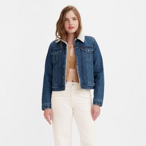 Levi’s original Sherpa trucker jacket dark wash size medium